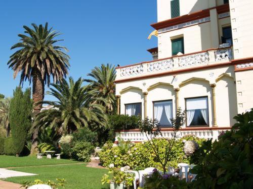 Hotel Hostal Del Sol Сан-Фелиу-де-Гишольс Экстерьер фото