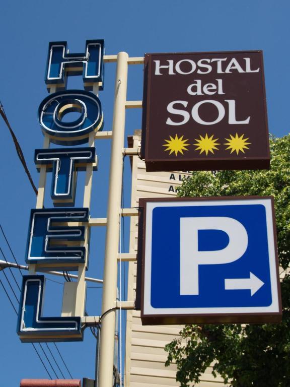 Hotel Hostal Del Sol Сан-Фелиу-де-Гишольс Экстерьер фото